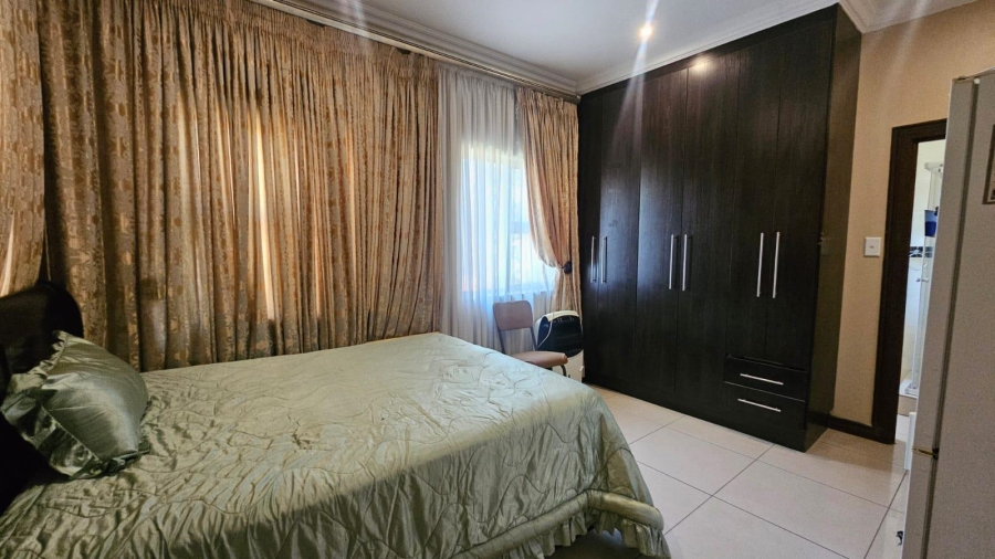 5 Bedroom Property for Sale in The Wilds Gauteng