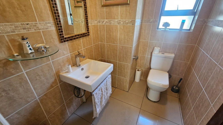 5 Bedroom Property for Sale in The Wilds Gauteng