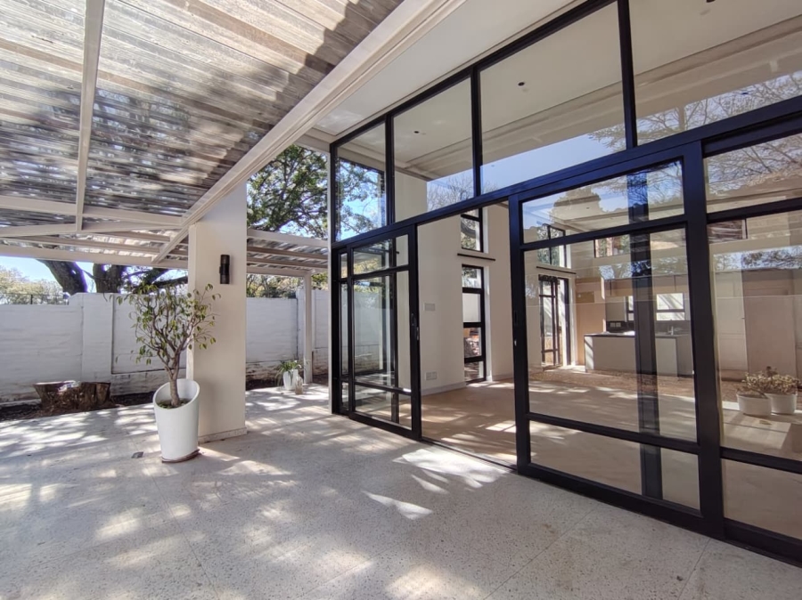 To Let 2 Bedroom Property for Rent in Bryanston Gauteng