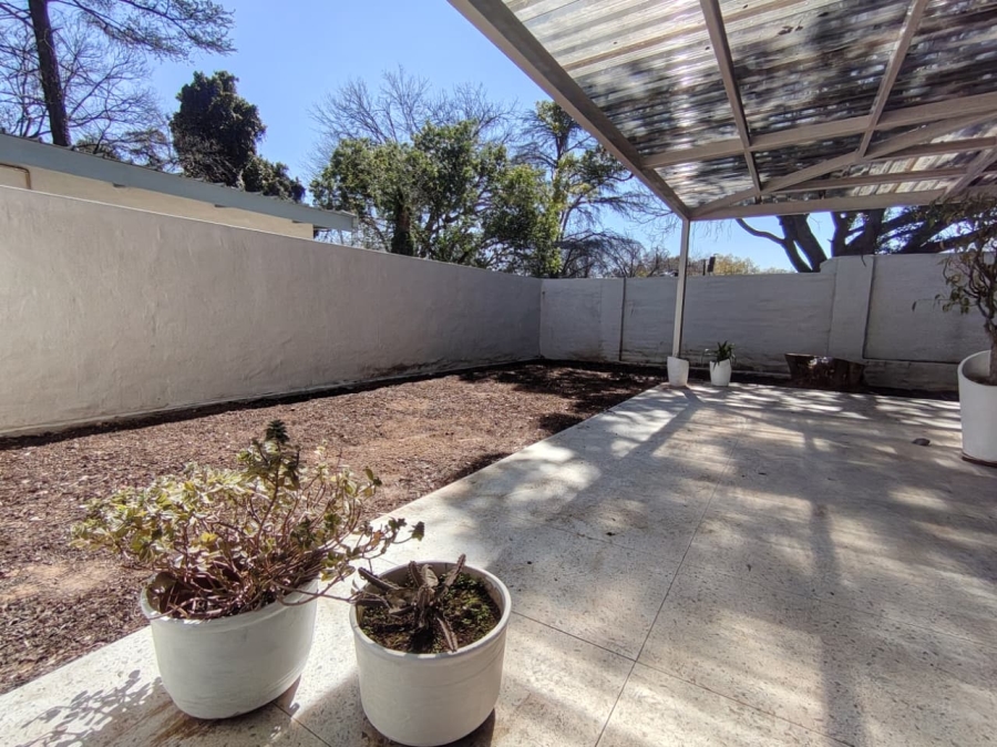 To Let 2 Bedroom Property for Rent in Bryanston Gauteng