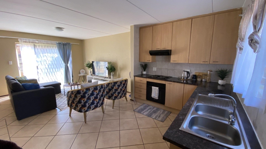 To Let 2 Bedroom Property for Rent in Sonneglans Gauteng