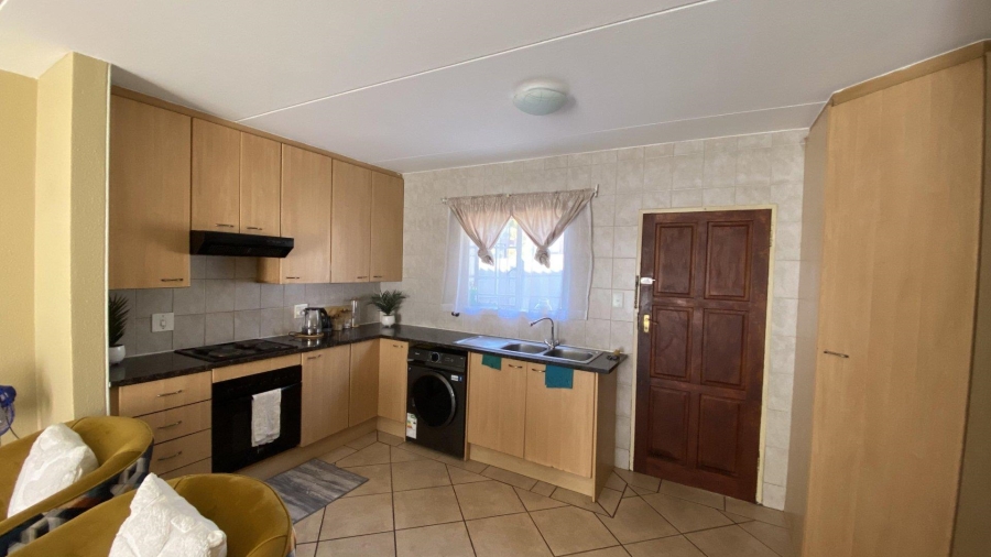 To Let 2 Bedroom Property for Rent in Sonneglans Gauteng