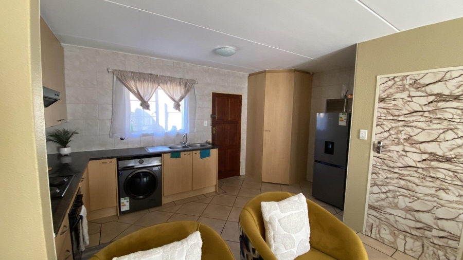 To Let 2 Bedroom Property for Rent in Sonneglans Gauteng