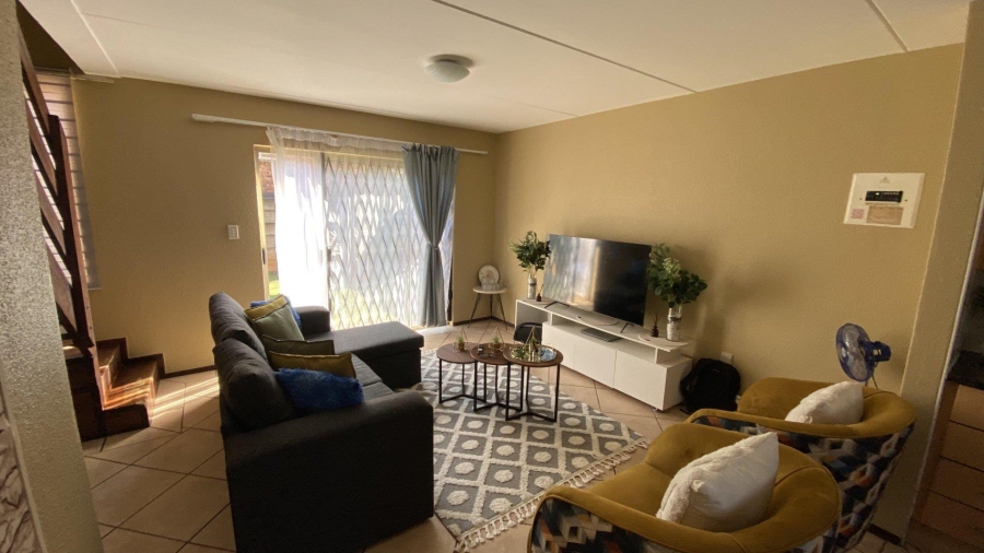 To Let 2 Bedroom Property for Rent in Sonneglans Gauteng