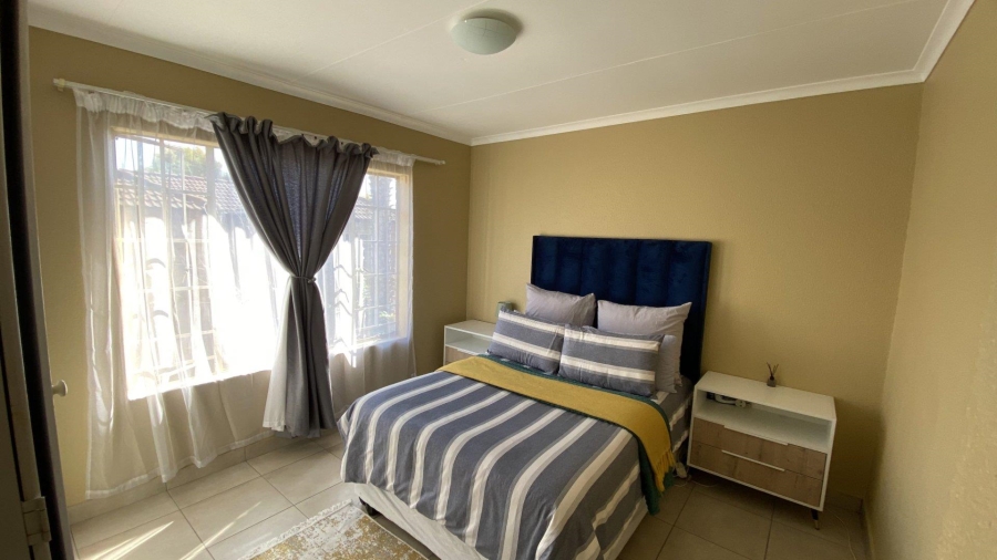 To Let 2 Bedroom Property for Rent in Sonneglans Gauteng