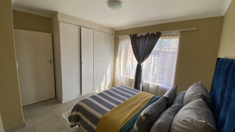 To Let 2 Bedroom Property for Rent in Sonneglans Gauteng