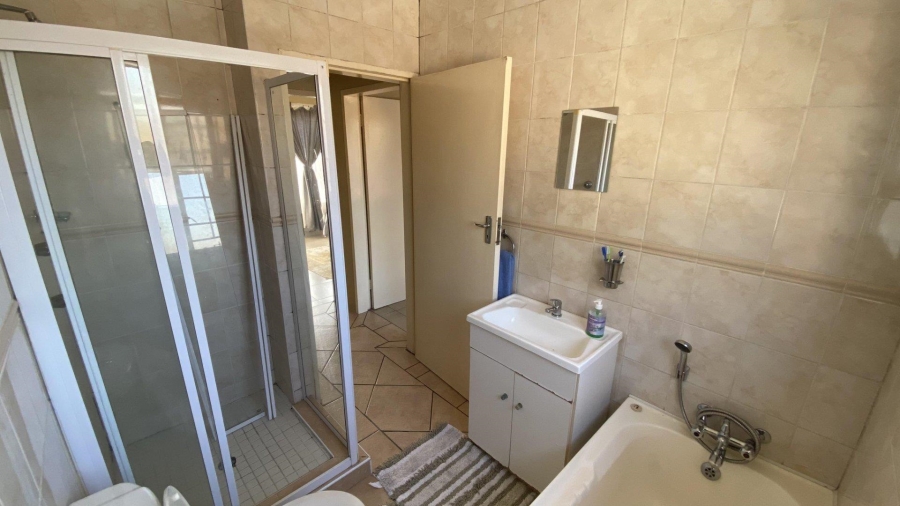 To Let 2 Bedroom Property for Rent in Sonneglans Gauteng