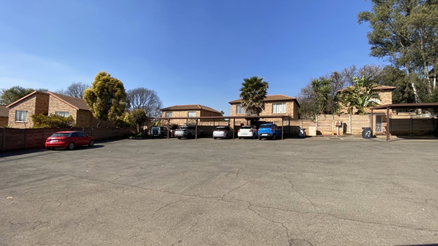To Let 2 Bedroom Property for Rent in Sonneglans Gauteng