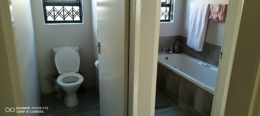 3 Bedroom Property for Sale in Clayville Gauteng