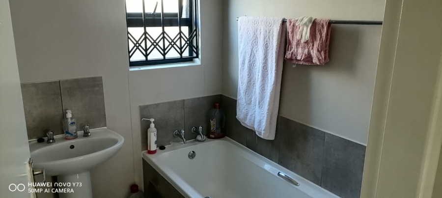 3 Bedroom Property for Sale in Clayville Gauteng