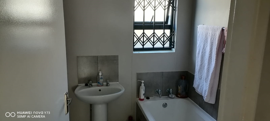 3 Bedroom Property for Sale in Clayville Gauteng