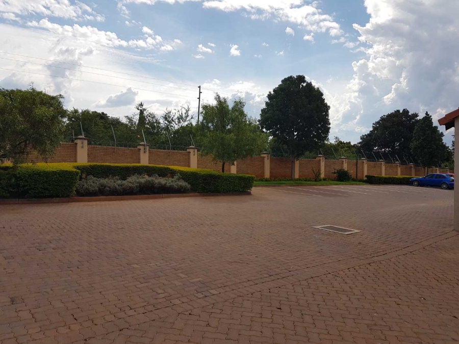 To Let 2 Bedroom Property for Rent in Olympus Gauteng