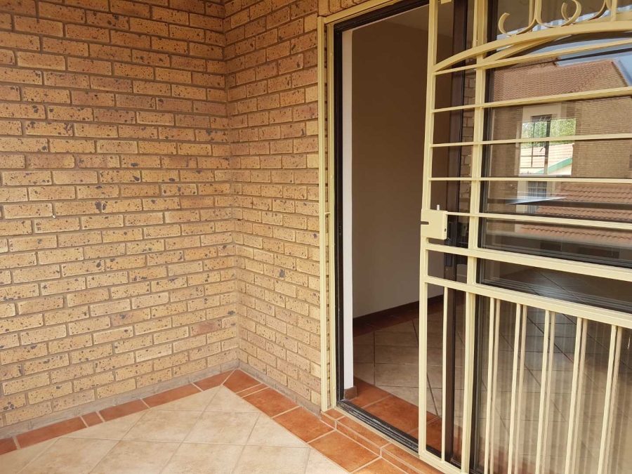 To Let 2 Bedroom Property for Rent in Olympus Gauteng