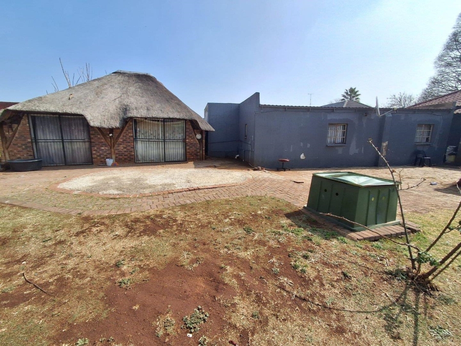 10 Bedroom Property for Sale in Three Rivers Gauteng