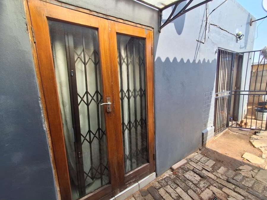 10 Bedroom Property for Sale in Three Rivers Gauteng