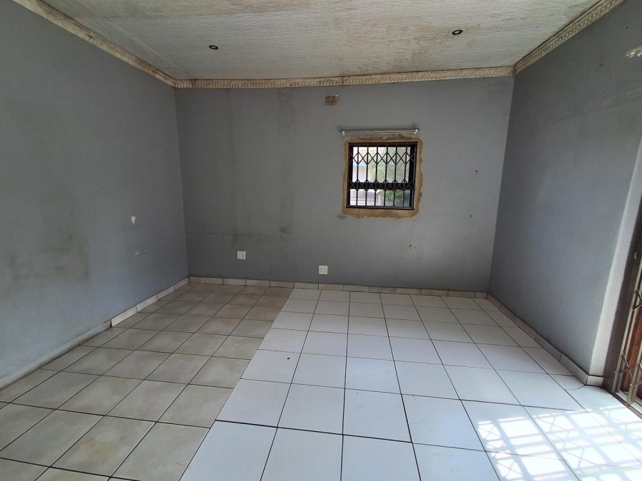 10 Bedroom Property for Sale in Three Rivers Gauteng