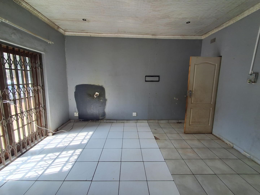 10 Bedroom Property for Sale in Three Rivers Gauteng