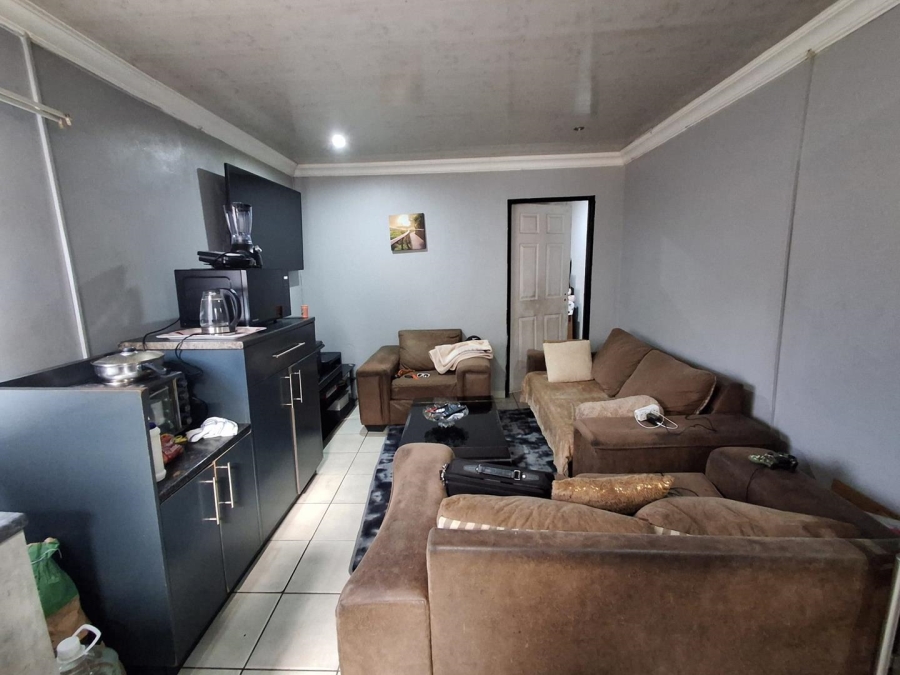 10 Bedroom Property for Sale in Three Rivers Gauteng