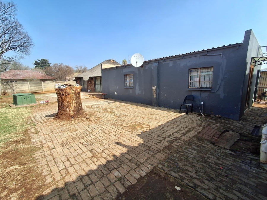 10 Bedroom Property for Sale in Three Rivers Gauteng