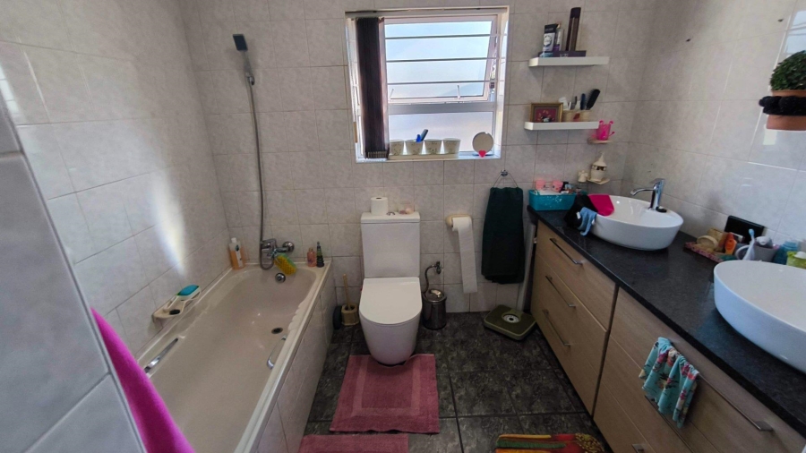 4 Bedroom Property for Sale in Brackenhurst Gauteng