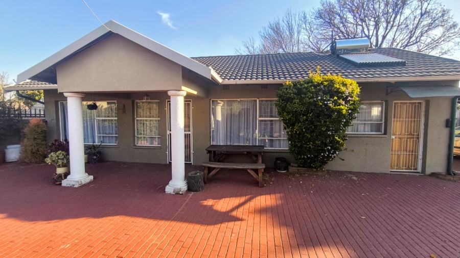 4 Bedroom Property for Sale in Brackenhurst Gauteng