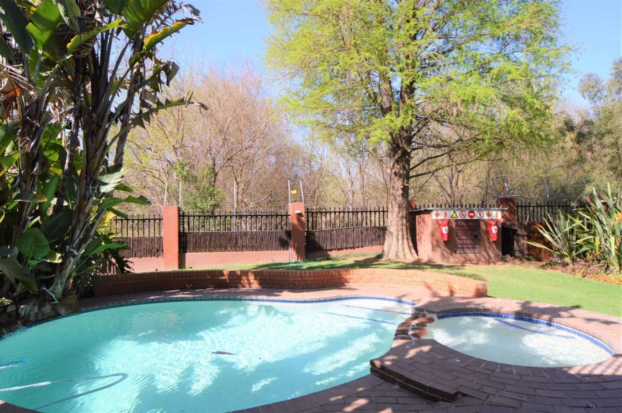 To Let 2 Bedroom Property for Rent in Magaliessig Gauteng