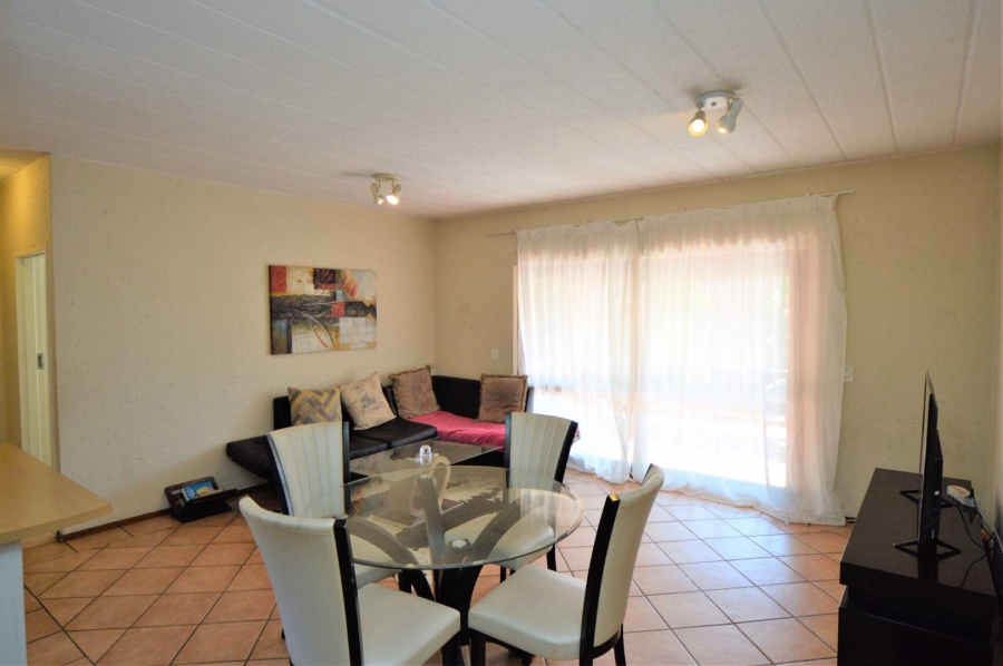 To Let 2 Bedroom Property for Rent in Magaliessig Gauteng
