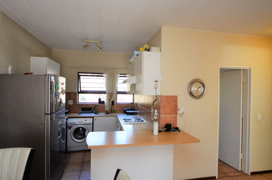 To Let 2 Bedroom Property for Rent in Magaliessig Gauteng