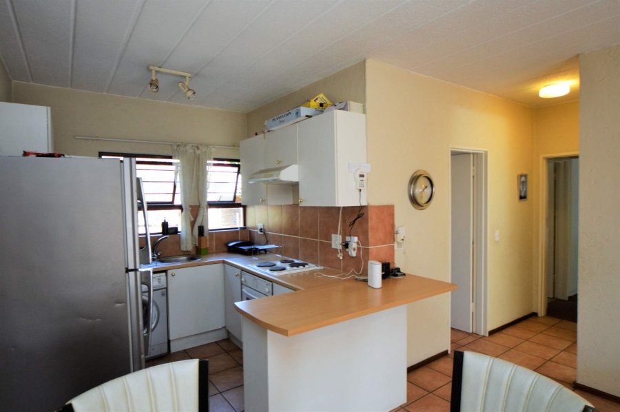 To Let 2 Bedroom Property for Rent in Magaliessig Gauteng