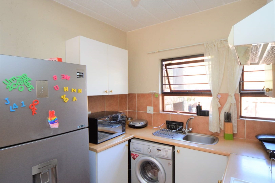 To Let 2 Bedroom Property for Rent in Magaliessig Gauteng