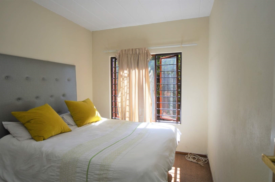To Let 2 Bedroom Property for Rent in Magaliessig Gauteng