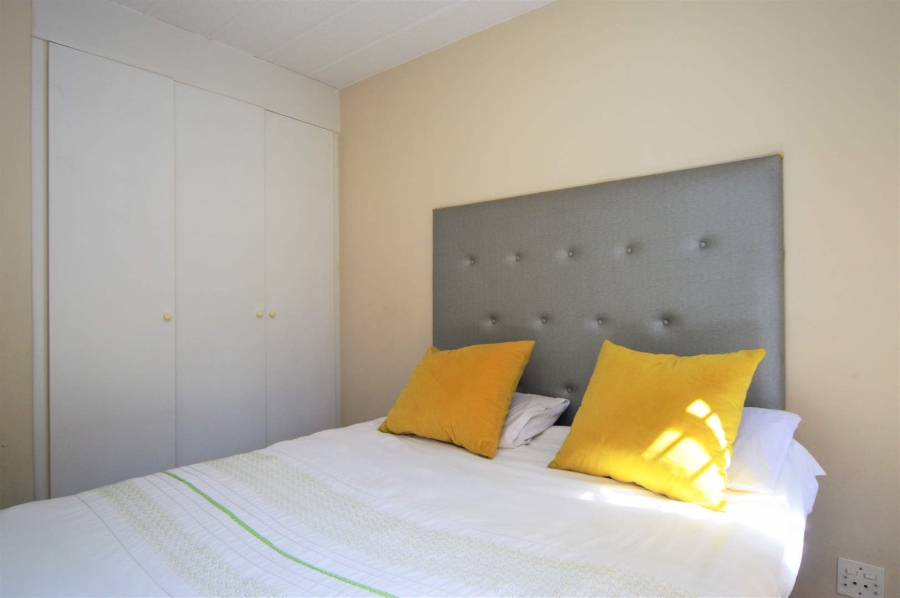 To Let 2 Bedroom Property for Rent in Magaliessig Gauteng