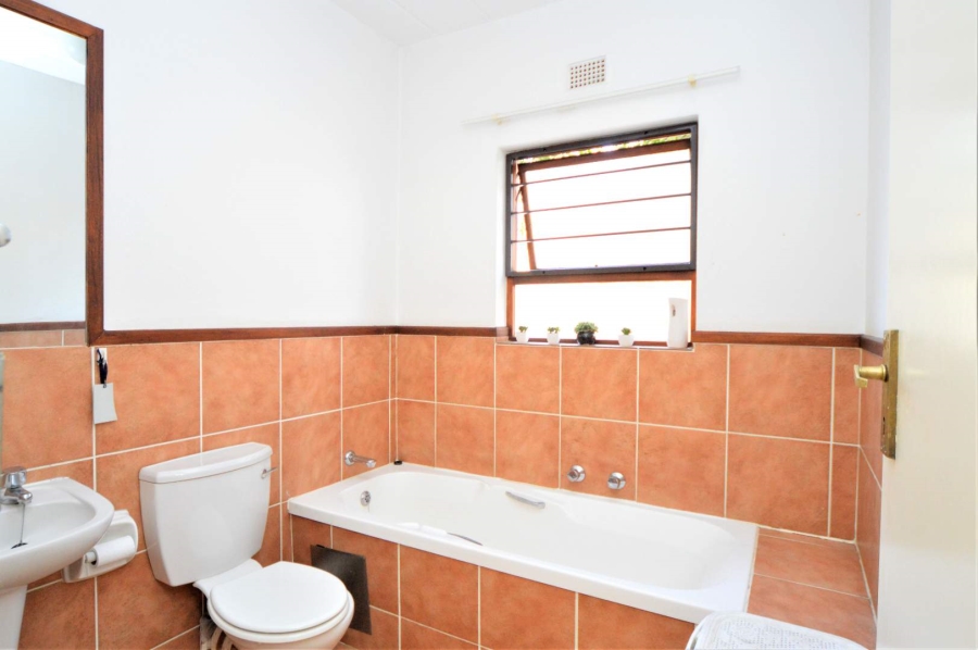 To Let 2 Bedroom Property for Rent in Magaliessig Gauteng