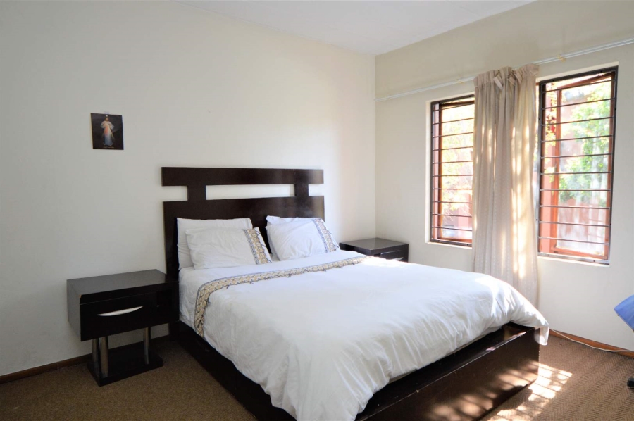 To Let 2 Bedroom Property for Rent in Magaliessig Gauteng