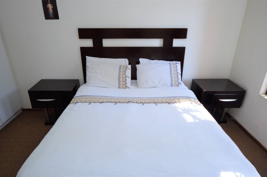 To Let 2 Bedroom Property for Rent in Magaliessig Gauteng