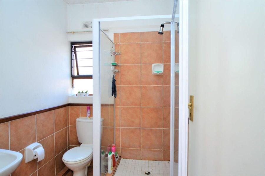 To Let 2 Bedroom Property for Rent in Magaliessig Gauteng