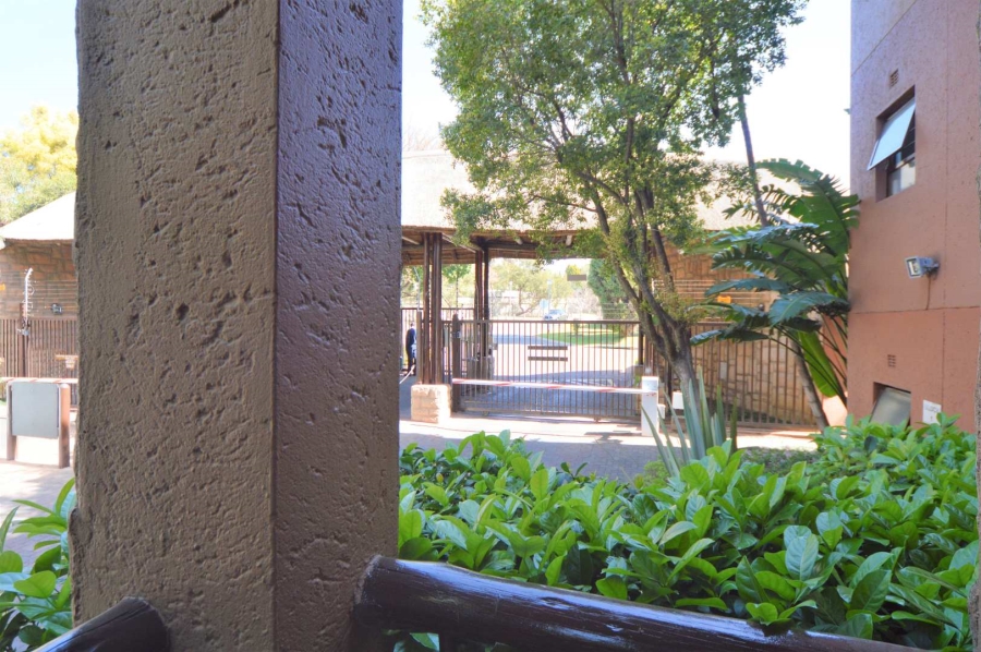 To Let 2 Bedroom Property for Rent in Magaliessig Gauteng