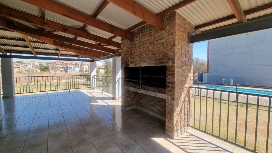 2 Bedroom Property for Sale in Kosmosdal Gauteng