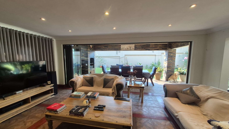 3 Bedroom Property for Sale in Douglasdale Gauteng