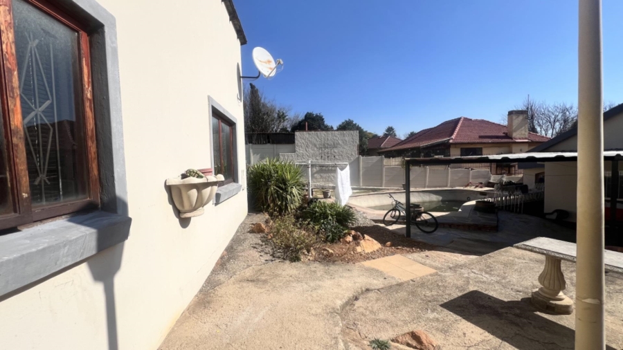 1 Bedroom Property for Sale in Mondeor Gauteng