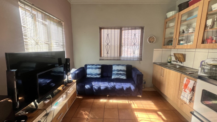 1 Bedroom Property for Sale in Mondeor Gauteng