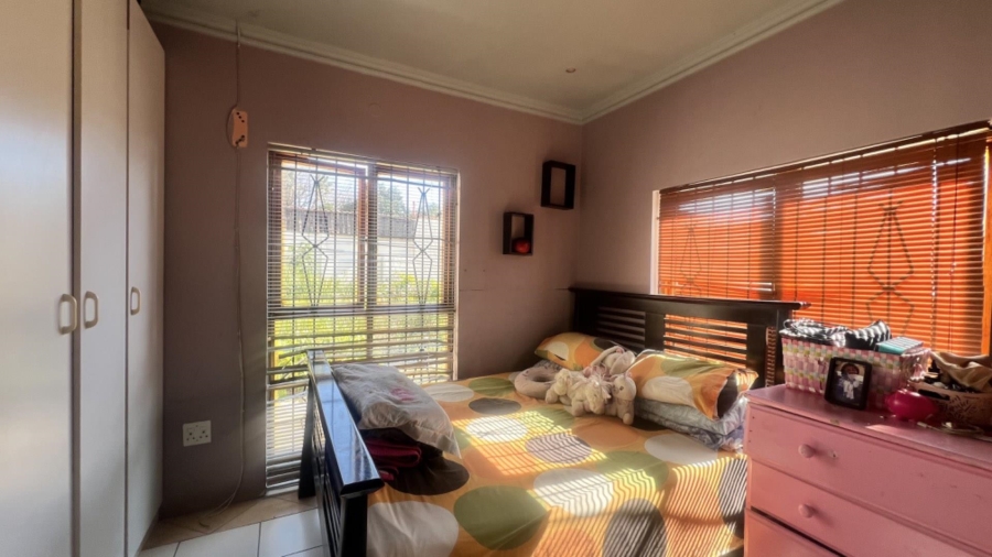 1 Bedroom Property for Sale in Mondeor Gauteng
