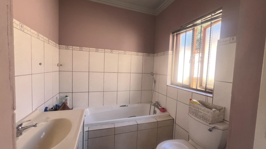 1 Bedroom Property for Sale in Mondeor Gauteng