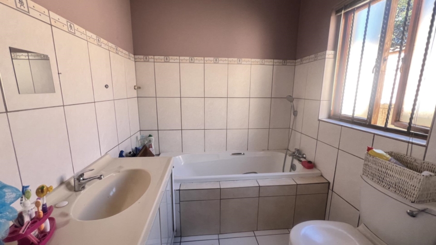 1 Bedroom Property for Sale in Mondeor Gauteng