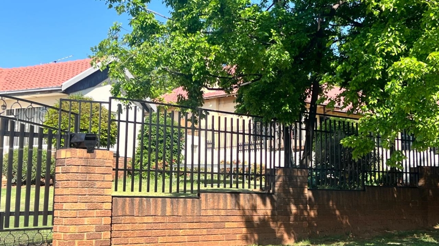To Let 1 Bedroom Property for Rent in Mondeor Gauteng