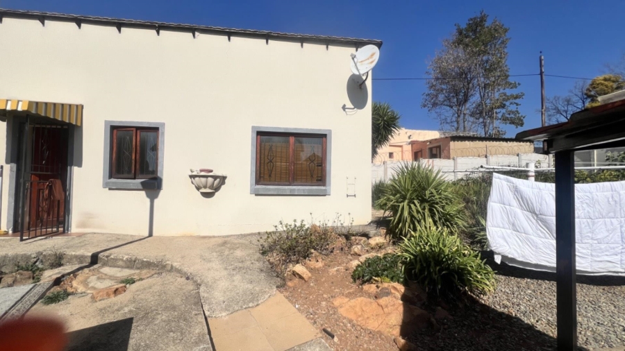 To Let 1 Bedroom Property for Rent in Mondeor Gauteng