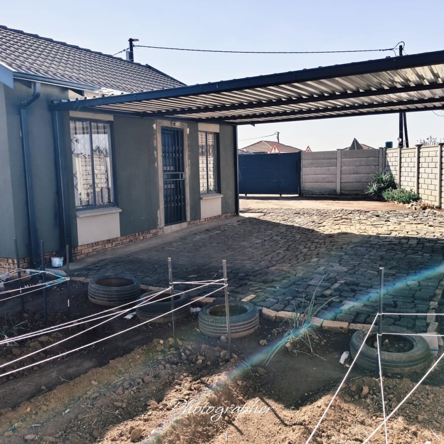 2 Bedroom Property for Sale in Savanna City Gauteng