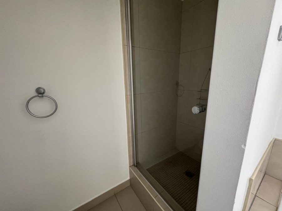To Let 2 Bedroom Property for Rent in Sandhurst Gauteng