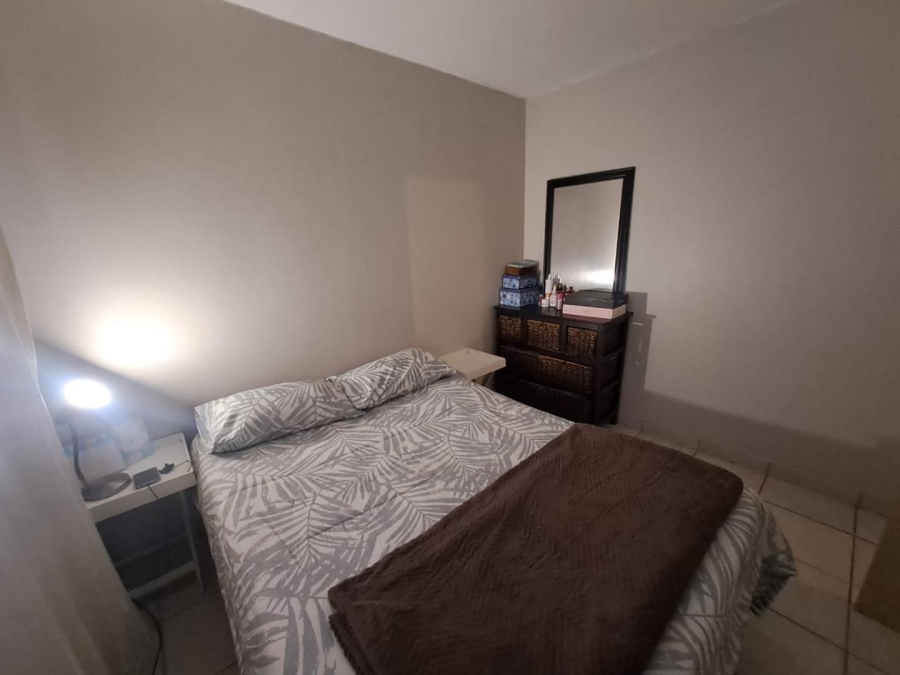 2 Bedroom Property for Sale in Die Hoewes Gauteng