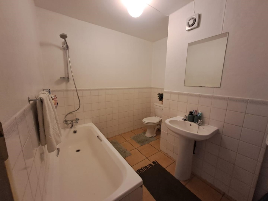 2 Bedroom Property for Sale in Die Hoewes Gauteng